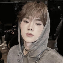 jaewook they/she, keyboardist of SOUR CANDY