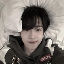 jungwoo he/they, rhythm guitarist of SOUR CANDY