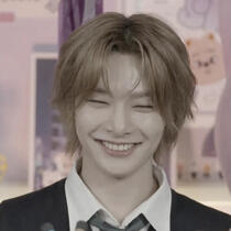 moonil they/xe, fennec fox hybrid