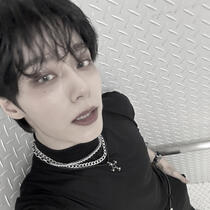 gamu it/they/moon, streamer/camboy