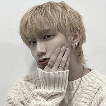 grayson-finn she/him, main dancer of FOREVER